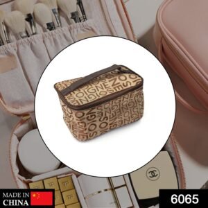 6065 Portable Makeup Bag widely used by women for storing their makeup equipment and all while travelling and moving.