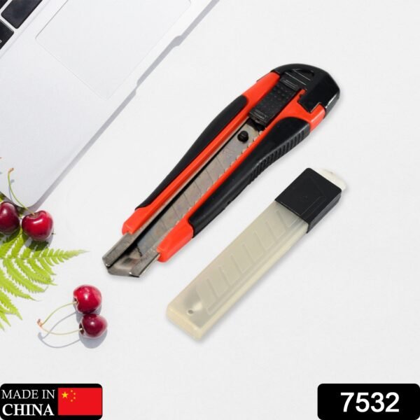 7532 Heavy Duty 18 mm Cutter Knife Set With Rubbered Handle With Extra Blades Best Use  For Office and Home use